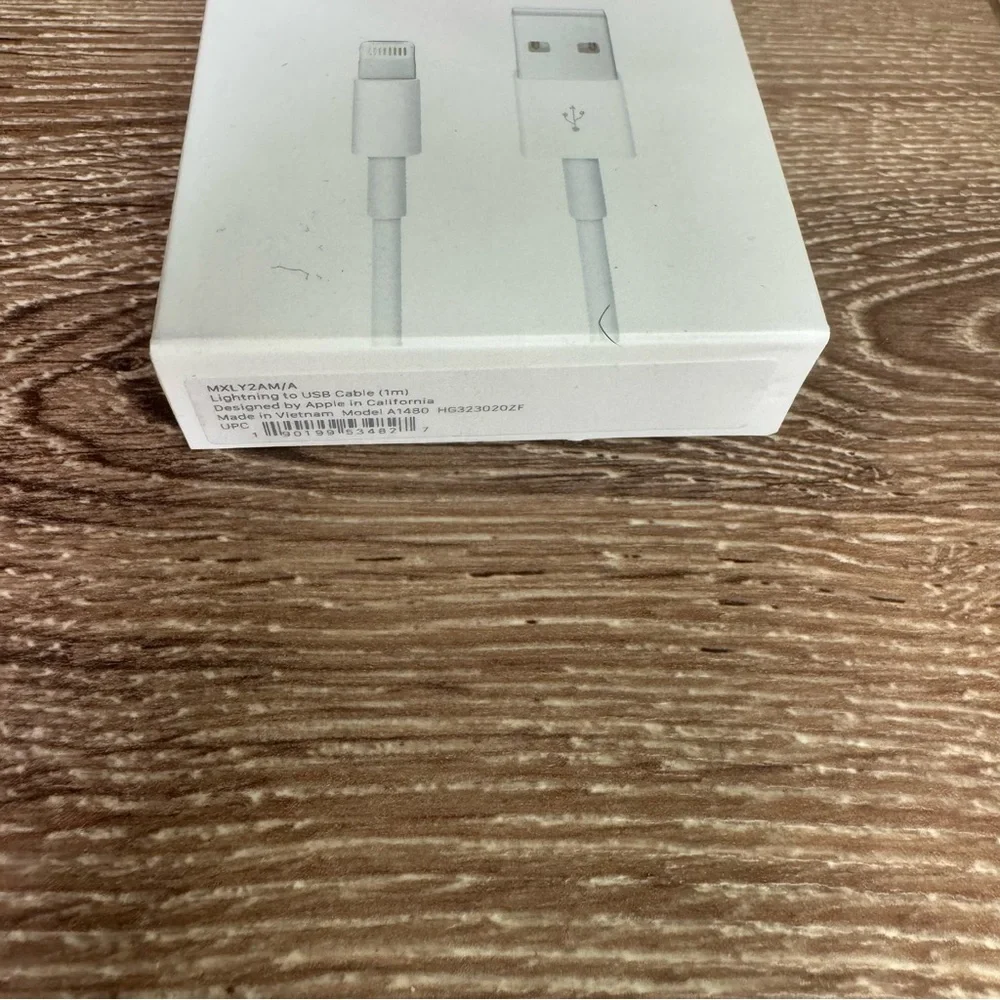 ⭐️NWT⭐️ Apple Lightning to USB Cable, 1m